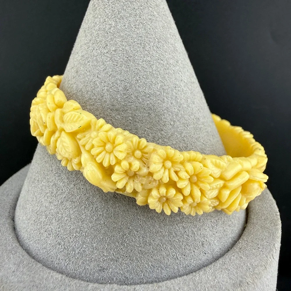 Vintage Molded Celluloid Floral Bangle Bracelet Yellow Rose Daisy Resin 8